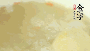 然后再放紅棗、枸杞，調和湯品味道，小火燉煮1小時。