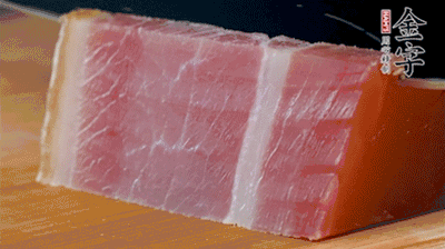 金字火腿切片。
