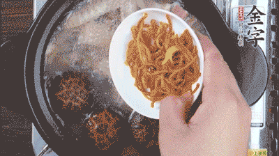 放蟲草花再煮10分鐘。