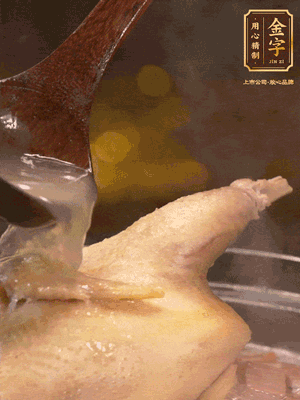 大火燒開后，撇去浮沫。轉小火燉2個小時