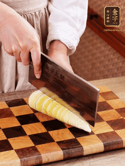 春筍切片，焯水1分鐘